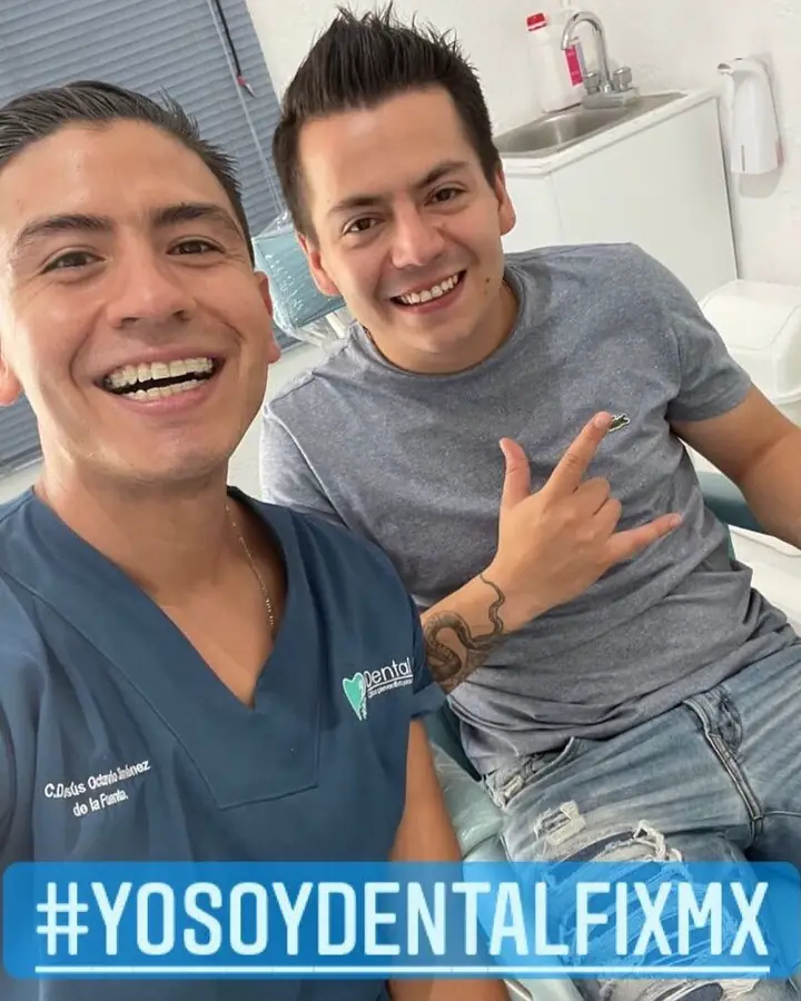 El actor Adrián Alonso en su cita de diseño de sonrisa